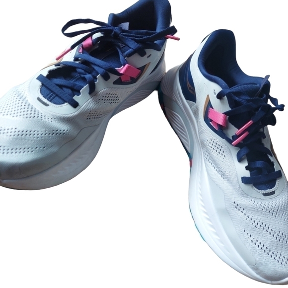 10.5 Saucony PWRrun navy pink gold and gray shoe - Picture 2 of 6